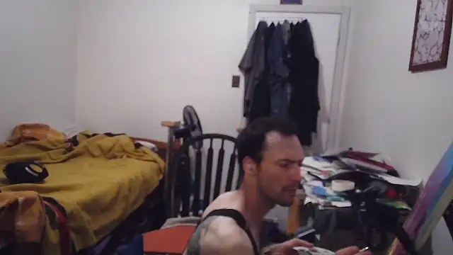 JohnnyMoves' Live XXX Chat