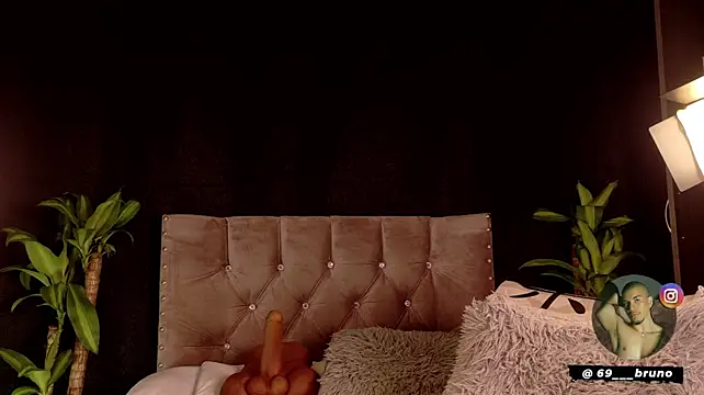 Bruno___69's Live XXX Chat