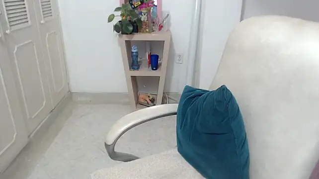 leonela_69's Live XXX Chat
