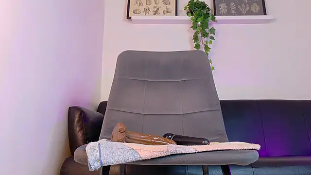 Meganlove__ Adlı Modelin Canlı XXX Sohbeti