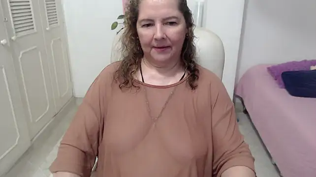 leonela_69のライブXXXチャット