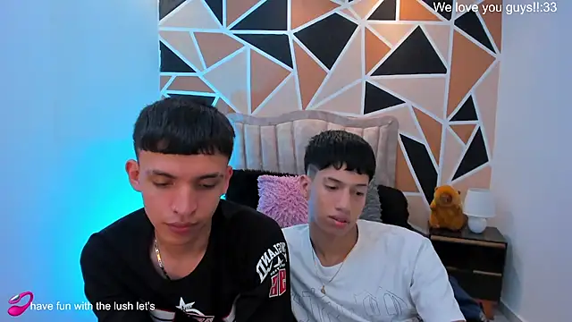 Juan_Nd_Steven's Live XXX Chat