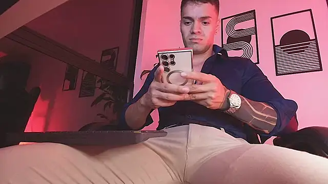 ALPHA_DOMINUS_ Show in webcam