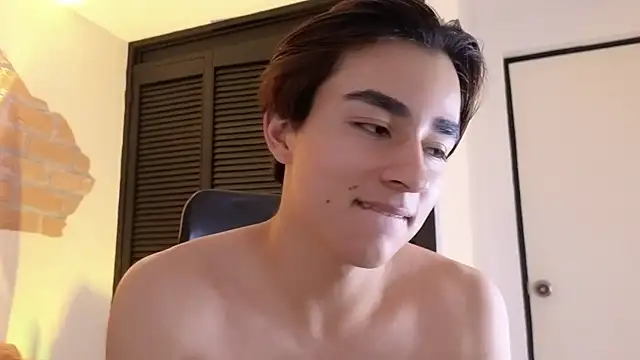 Connorr_01 élő XXX-chatje