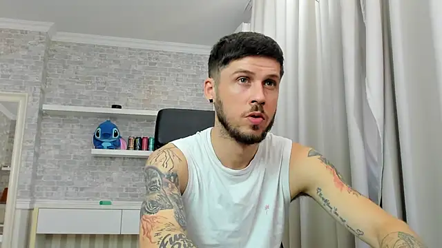 Онлайн чат XXX JonahShaw