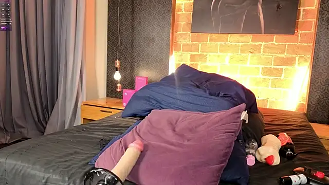 GrayAndrews' Live XXX Chat