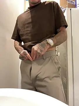 Chat +18 de tatuato23 ao vivo