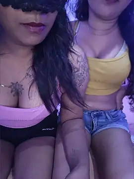 ApzzY__のライブXXXチャット