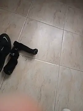 kenzzzz: διαδικτυακό σόου στην κάμερα