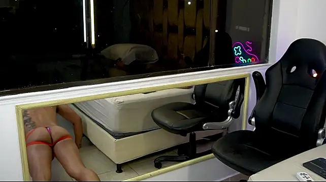 aaron_bolt Chat XXX in diretta