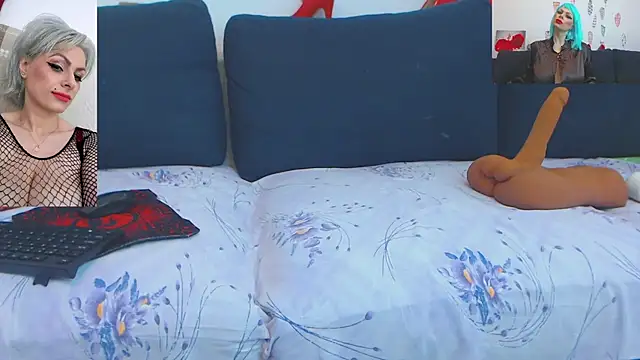 Playful_Golden_WOWn Live XXX chat