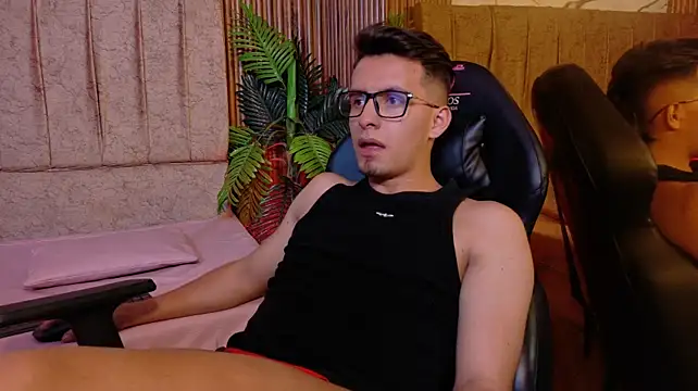 CLYDE_TAYn Live XXX chat