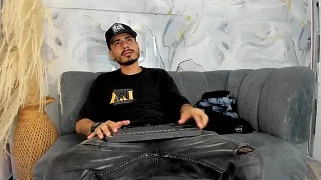 XXX chat uživo modela MatthewRoberts