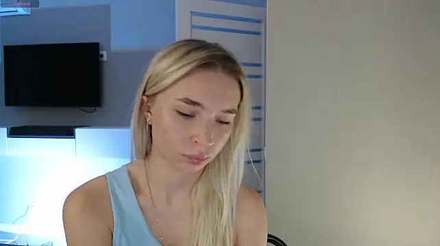 Emily_Hartt live XXX chat