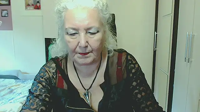 GrannyAlisa's Live Chat Room