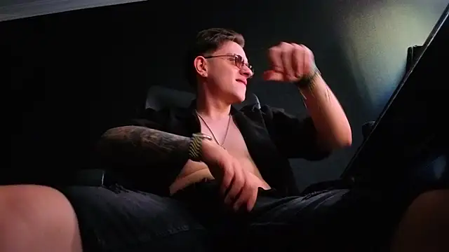 FelixStarkk Chat XXX in diretta