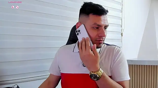 צ'אט XXX בשידור חי של Rick_Adams