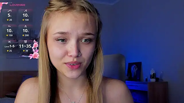 flooora_0 élő XXX-chatje