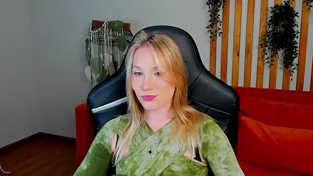 Chat XXX en directo de ElaraVoltage