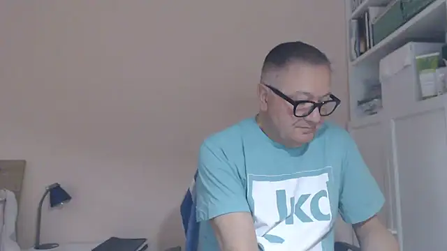 YOU6me XXX чат на живо