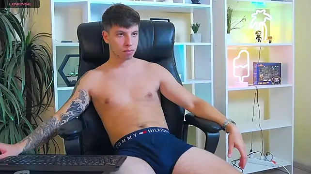 XXX chat uživo modela ThomasEdisonn