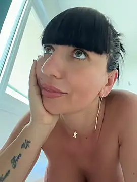 MysticCleo Adlı Modelin Canlı XXX Sohbeti