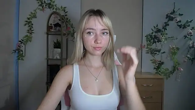 LuciaYoung: онлайн-секс-чат