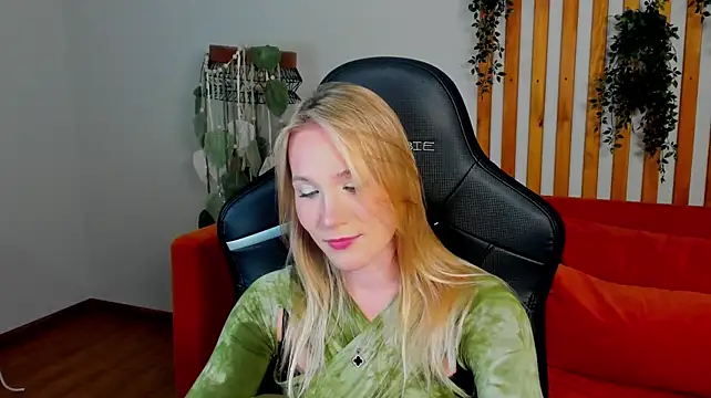 ElaraVoltage's Live XXX Chat