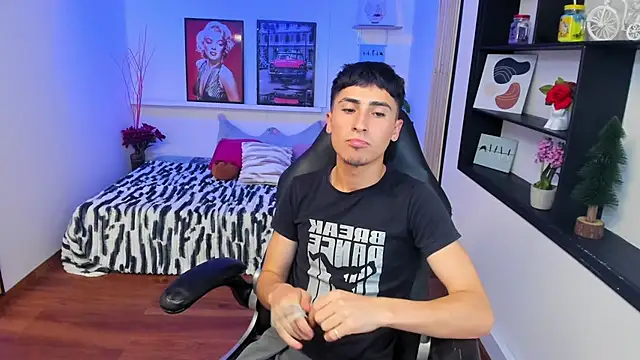 Benji23_ Chat XXX in diretta