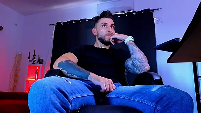 MightyAaron66 Adlı Modelin Canlı XXX Sohbeti