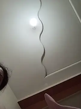 Lara-_-28's Live XXX Chat