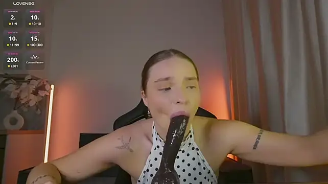 violla_sinzz Adlı Modelin Canlı XXX Sohbeti