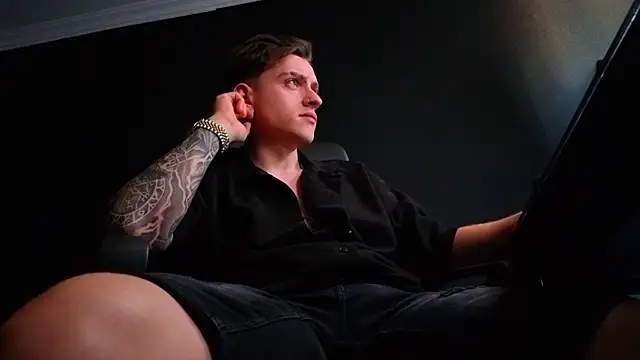 FelixStarkk Adlı Modelin Canlı XXX Sohbeti