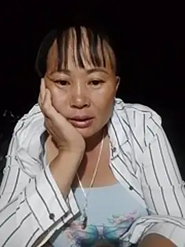 XXX chat uživo modela NyloveSquirt