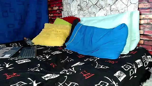 BladeFoxxx1: διαδικτυακό σόου στην κάμερα