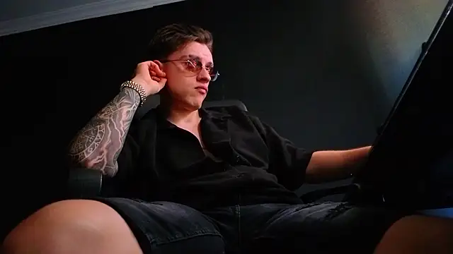 FelixStarkk 即時 XXX 聊天