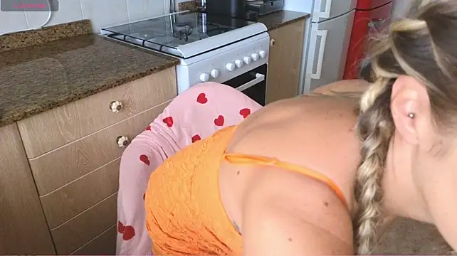 Lunamix Adlı Modelin Canlı XXX Sohbeti