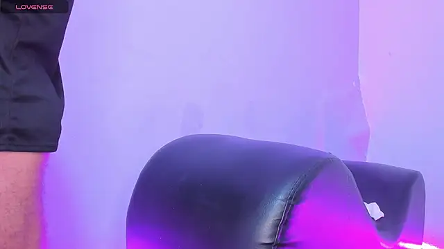 צ'אט XXX בשידור חי של WhyNotDestroy