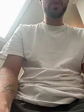 RealDeal2000xxx Show in webcam