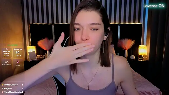 Cherry_Wipe Adlı Modelin Canlı XXX Sohbeti