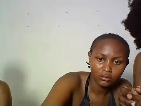 Brunette_blonde's Live XXX Chat