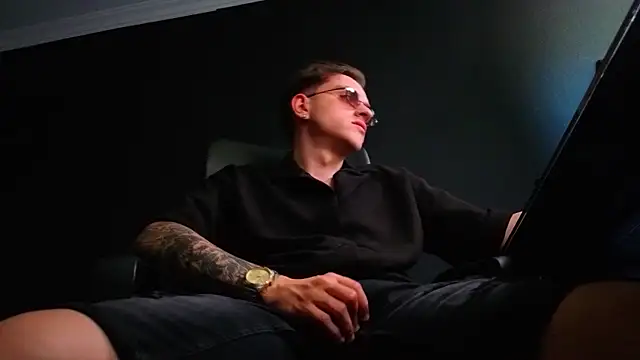 FelixStarkk's Live XXX Chat
