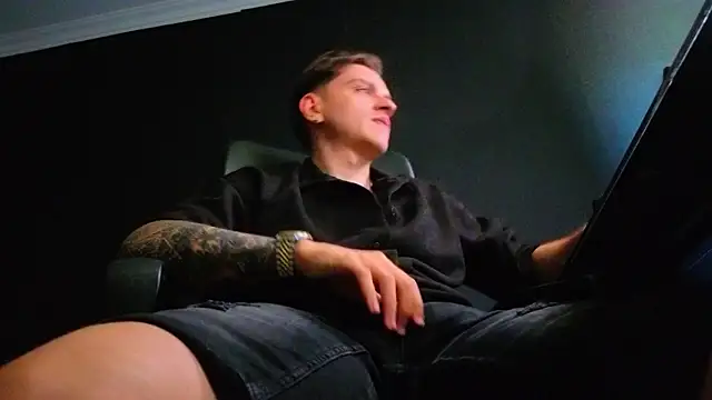 FelixStarkk Adlı Modelin Canlı XXX Sohbeti