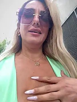 adya-aly's Live XXX Chat