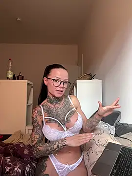 SkinnyLilly Live XXX-Chat