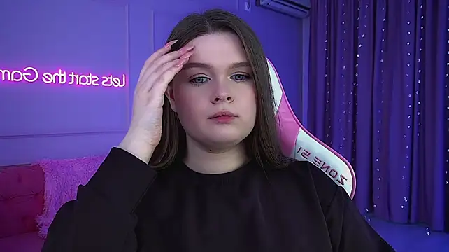 CrystalLyons' Live XXX Chat