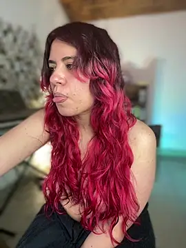NikkiNix Chat XXX live