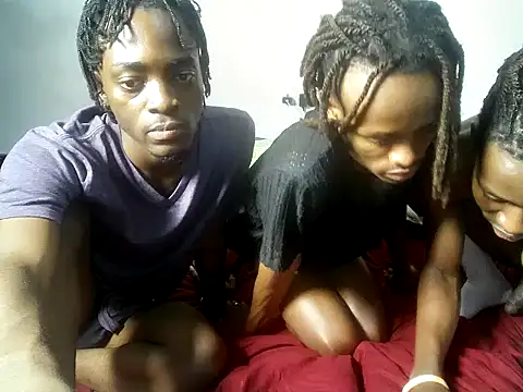 threemanias' Live XXX Chat