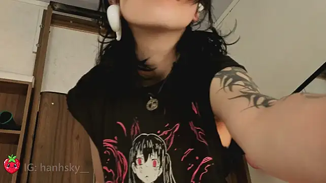 Chat XXX ao vivo de HannahSky_