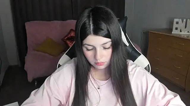 KisaModel's Live XXX Chat